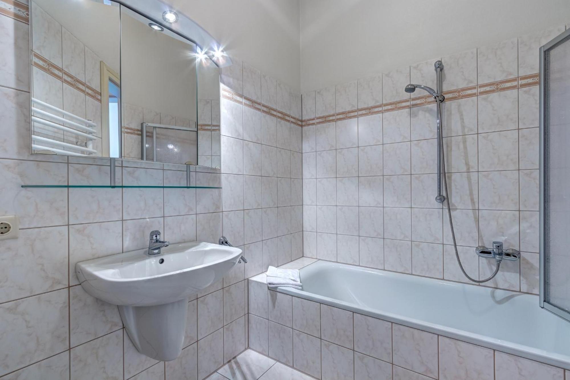 Villa Ahlbeck - Ferienwohnung Kuehlungsborn Heringsdorf  Extérieur photo