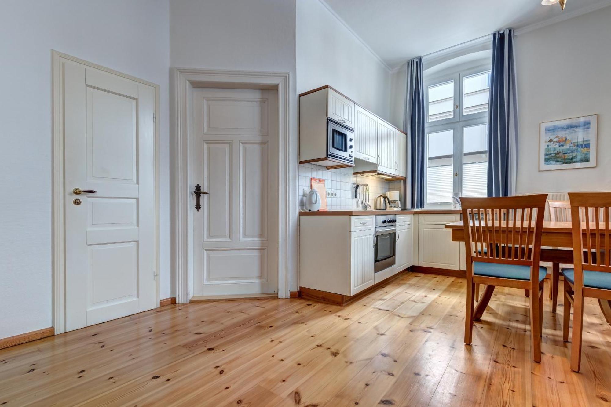 Villa Ahlbeck - Ferienwohnung Kuehlungsborn Heringsdorf  Extérieur photo